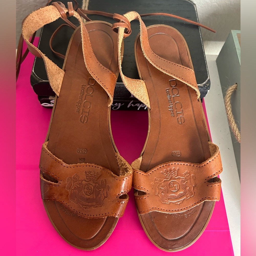 Dolcis straps tan Sandals size 6